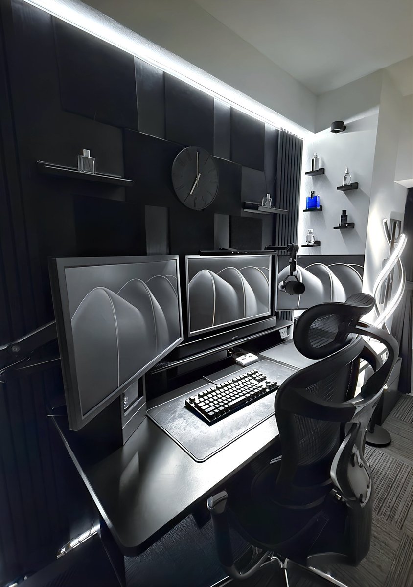 Chloe_desk's tweet image. 🔲BLACKDESK🔲
#desksetup