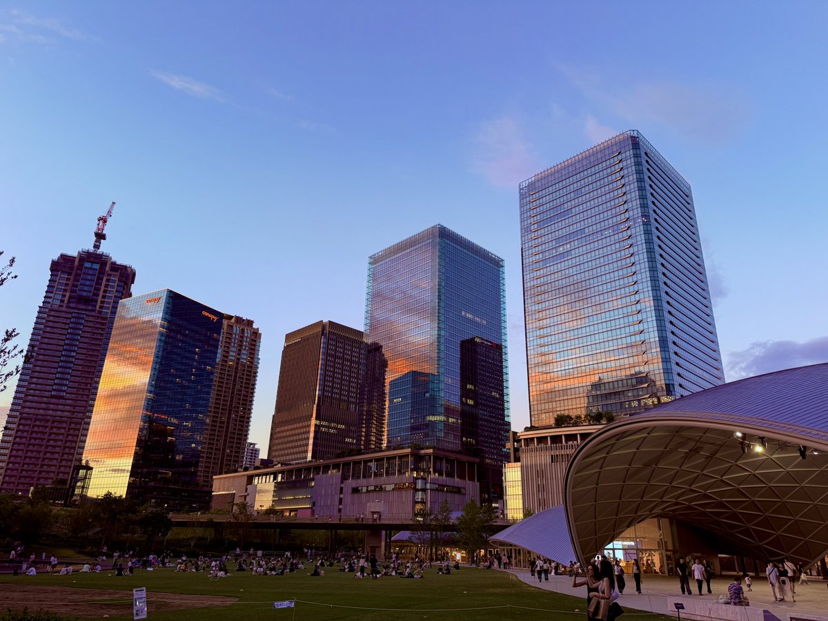FreeMed_art's tweet image. 東🏙️と西🌇
二つの空を同時に眺められるのチルすぎる