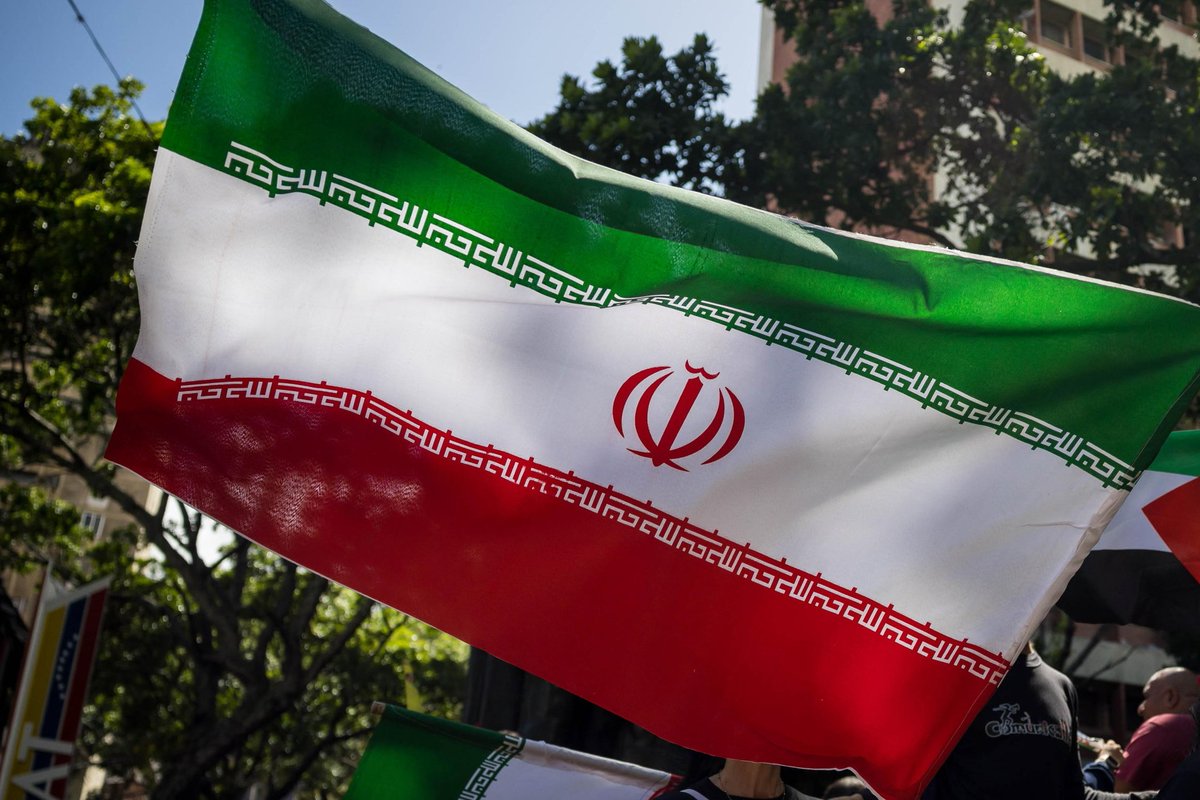 Radio1Rai's tweet image. 🔵#Iran Almeno 5 morti, tra cui una donna e il suo bambino, e 13 feriti, in un attacco al palazzo di giustizia a #Zahedan, nella provincia sud-orientale del Sistan e Baluchistan. L'attentato è stato rivendicato da un gruppo separatista sunnita. Uccisi inoltre 3 assalitori.