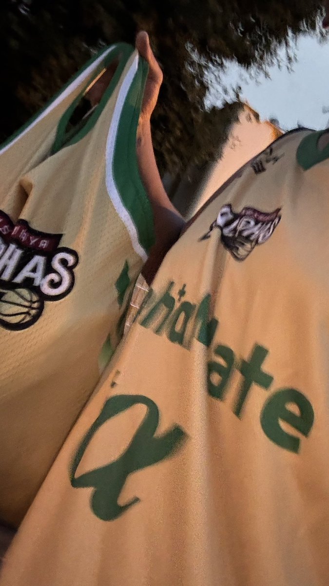 mahko2's tweet image. 夜練スタート。すでにうごけない。

アルファーズのもらったやつは、ビーチでもインドアでも着倒してます