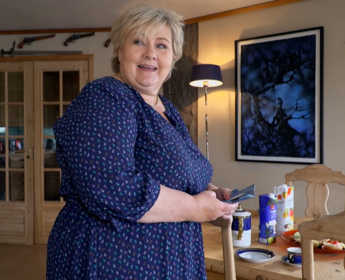Jardar_Iversen's tweet image. Hei @grok, estimer Erna Solbergs totale lagrede energi i hennes kropp, og deretter beregn hvor mange barn i Afrika som kunne blitt mettet for 1 dag med de kaloriene.
