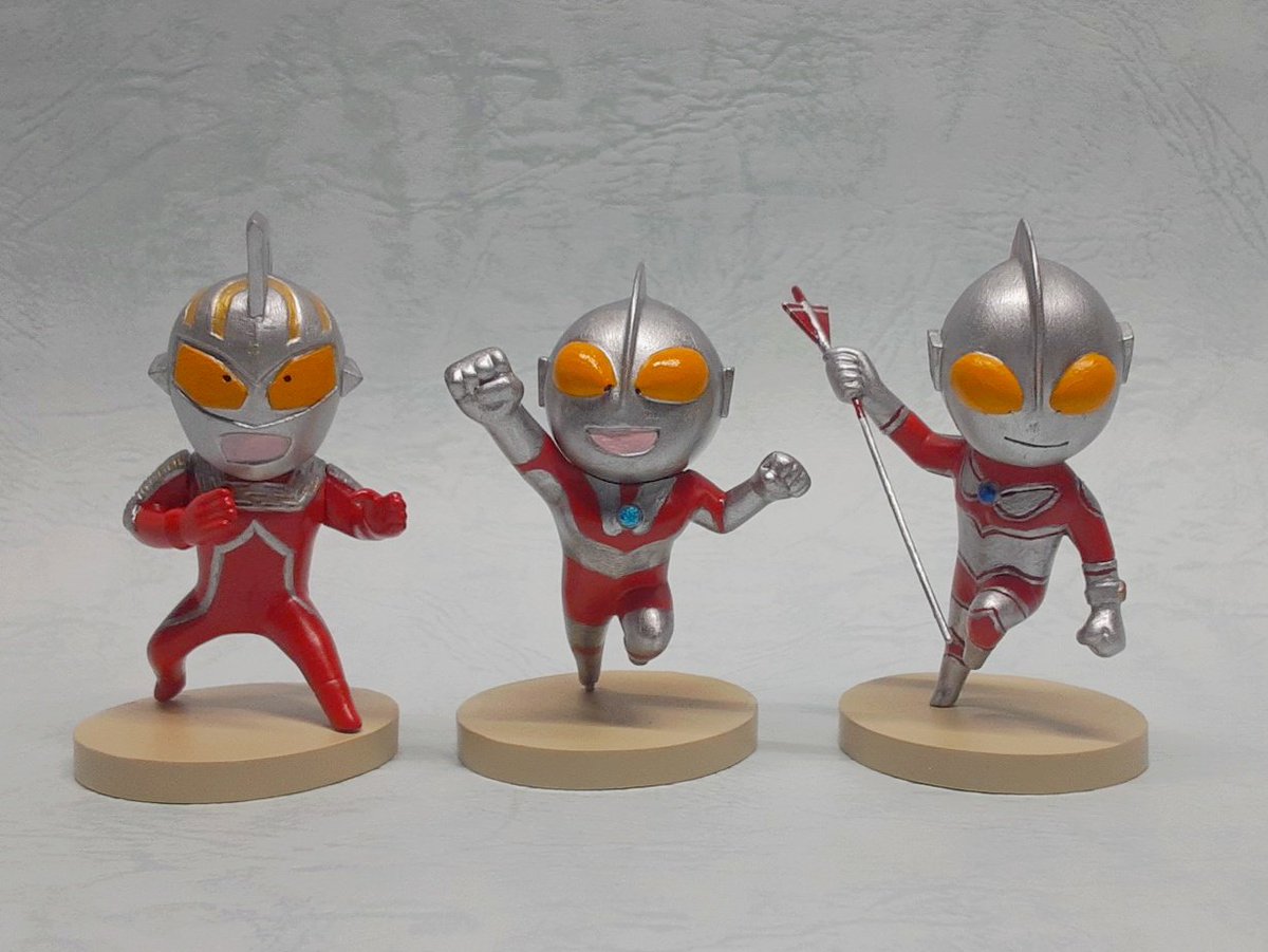 kyon0828's tweet image. #WF2025夏
6-21-09「タペタムスカルプト」
【新】ウルトラデフォルメ 初代セット
¥10,000
全高:約70mm
パーツ数:14点
※3体セット・ベース付属
(未塗装・未組立、レジンキャストキット)
(デフォルメデザイン:まじろさん @Lion_Saniwa)
塗装見本が完成しました! ぜひ見にきてください!🦈
#WF2025S
