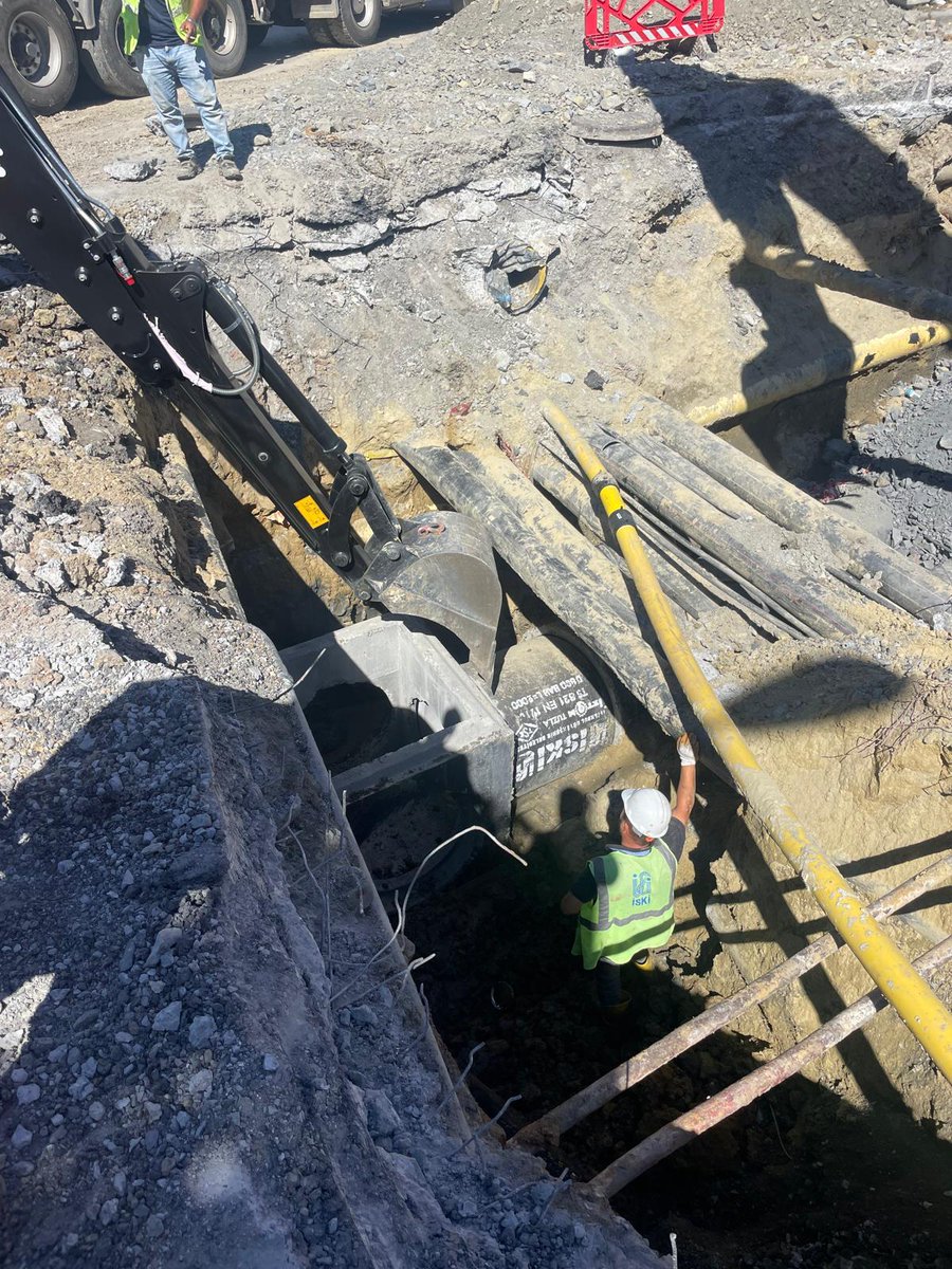 🚧💧Güngören ilçemizin altyapısını kalıcı çözümlerle güçlendiriyoruz!

👷🏻‍♂️ Sanayi Mahallesinde, ekonomik ömrünü tamamlayan atık su hattını yenilediğimiz proje kapsamında;

✅ 16.000 metre uzunluğunda atık su ve yağmur suyu kolektör ile şebeke hattı inşa edeceğiz. Bu doğrultuda