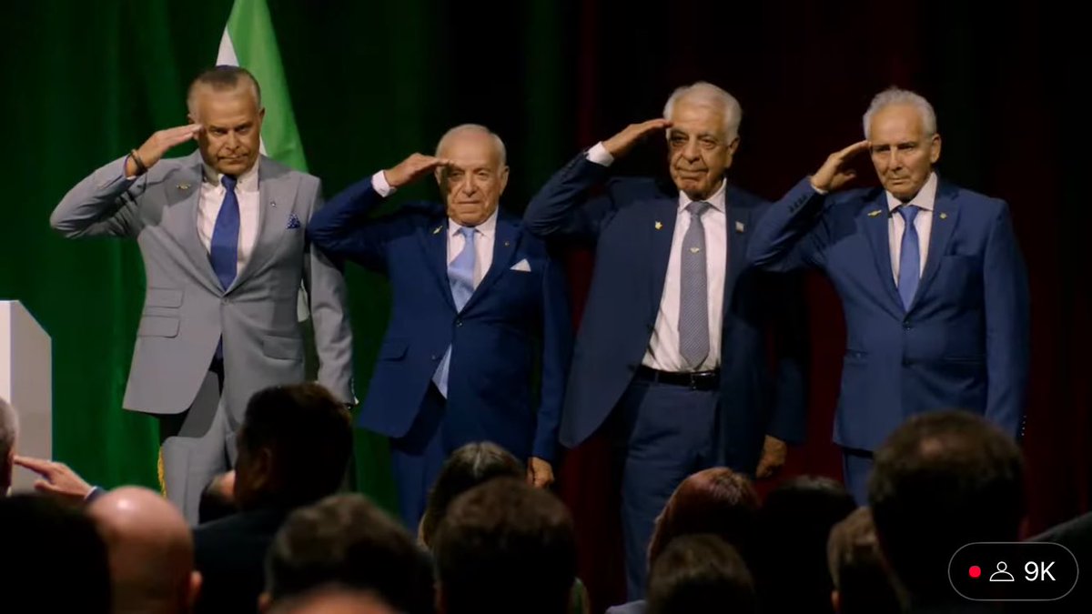 خلبانان ارتش شاهنشاهی 😍😍😍

#همكارى_ملى 
#مونیخ