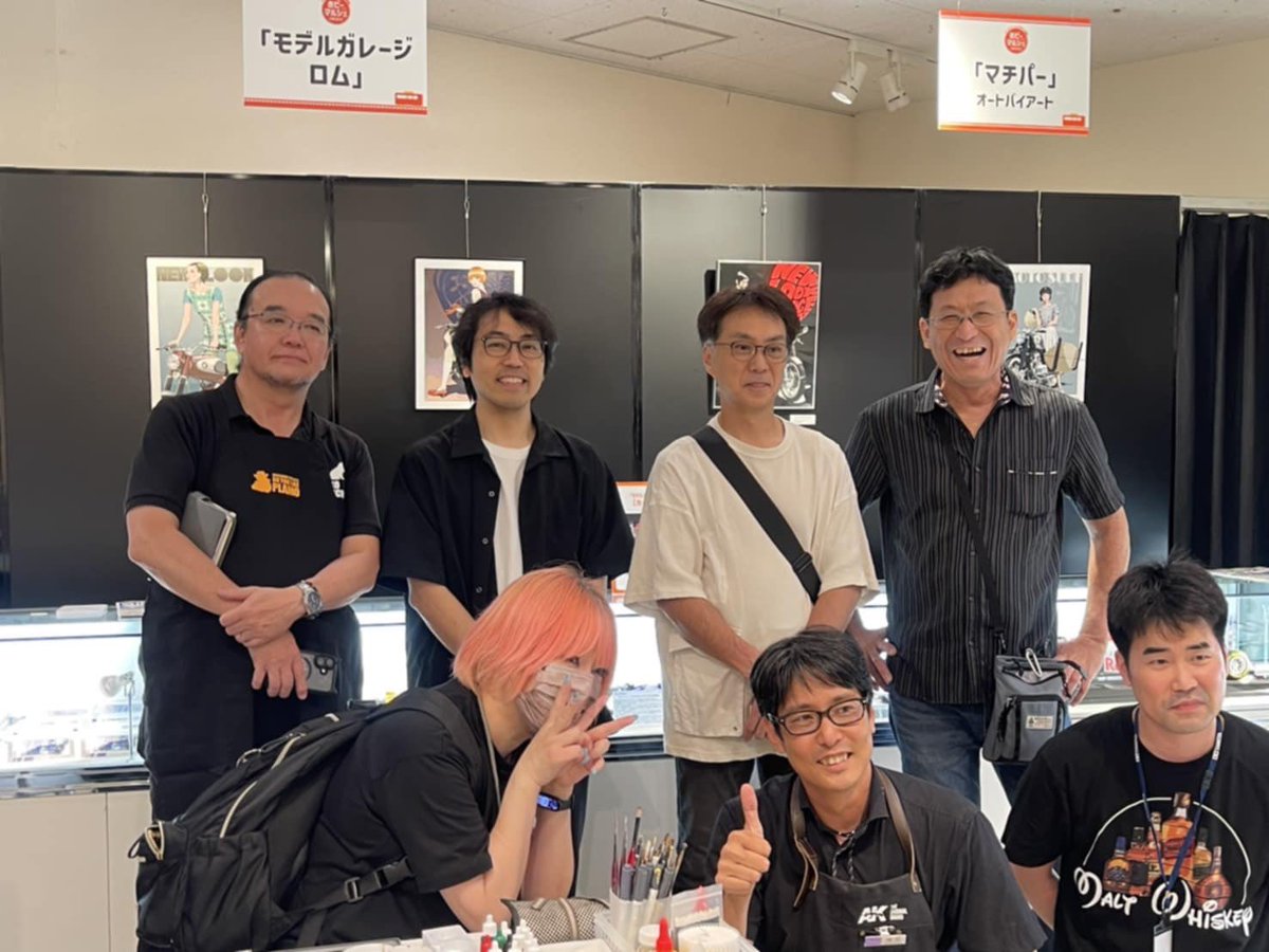 Ken1MCWorks's tweet image. ホビーマルシェ、展示モデラー記念撮影。
明日もよろしくお願い致します。