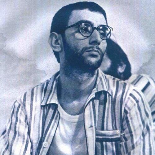 عزيزي زياد،
أتُراني أقول أبكرتَ؟ أم رحلتَ في الوقت المُناسب تمامًا؟
فكُلُّ جمالٍ في هذا العالم بات ينحسر.. وكان لا بُدَّ لكَ أن تذوبَ معه كي تفسَحَ مجالًا للقُبحِ بعدَك أن ينضح. فبوجودكَ زياد، يظلّ الورد يُظلّل كلّ شوك.
وإنّا غدونا أكوام شوكٍ مُتراصفة.

رحلتَ "بلا ولا شي" زياد.