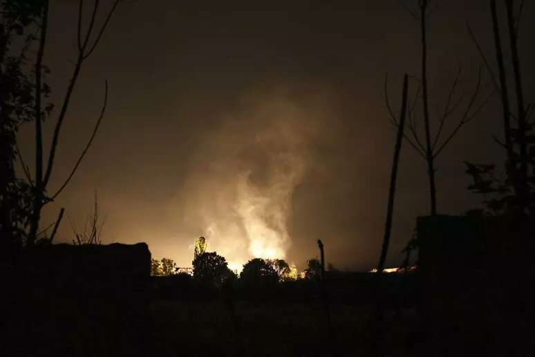 Radio1Rai's tweet image. 🔵#Ucraina Mosca rivendica la conquista di due villaggi, nelle regioni di Donetsk e Dnipro-Petrovsk. Nuovi attacchi russi con 2 morti a Dnipro. In seguito a un attacco di Kiev con droni, 2 morti anche nella regione russa di confine di Rostov.