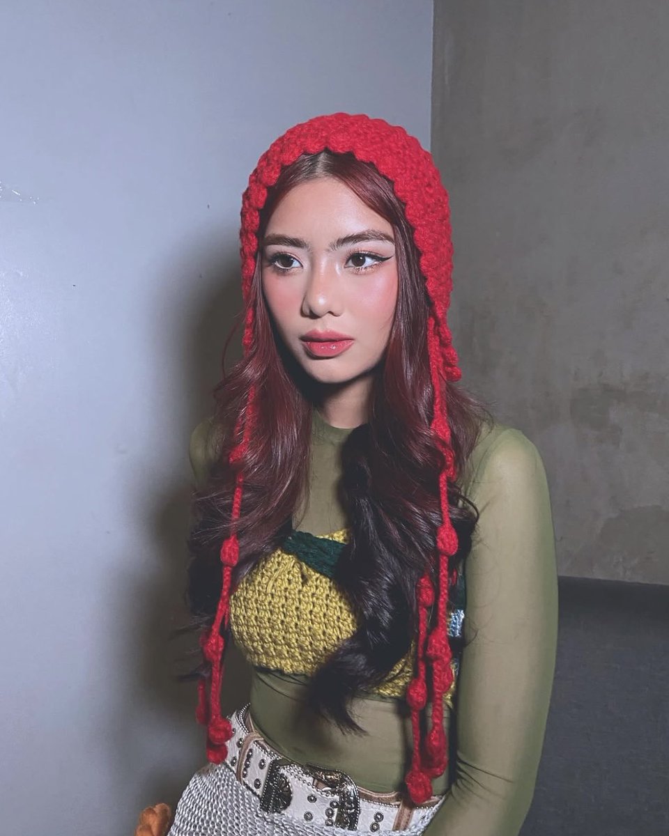 mikhaforever_'s tweet image. The mikholet abunjingz as little red riding hood πββοΈ