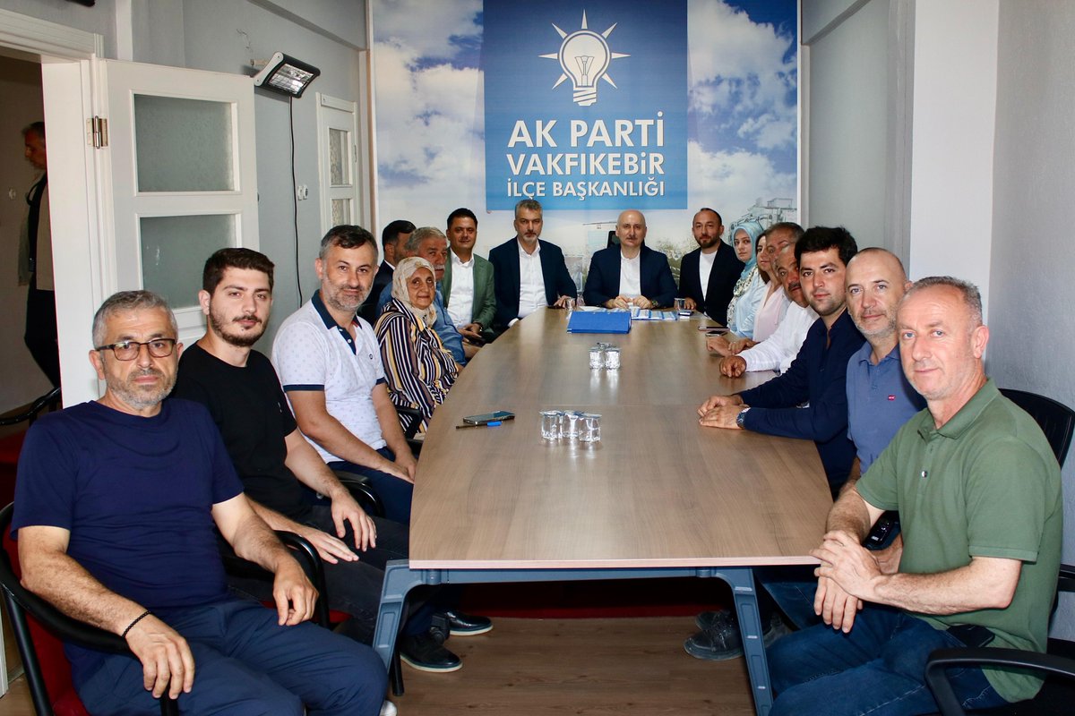 akaraismailoglu's tweet image. Vakfıkebir İlçe Başkanlığımızı ziyaret ederek kıymetli dava arkadaşlarımızla bir araya geldik.
Esnaf ve vatandaşlarımızın teveccühü, teşkilatımızın en büyük başarısıdır.
Rehavete kapılmadan, yorulmadan, mola almadan milletimiz için çalışmaya devam edeceğiz.
📍Trabzon