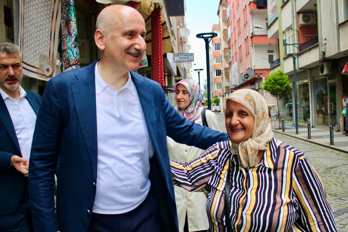 akaraismailoglu's tweet image. Vakfıkebir İlçe Başkanlığımızı ziyaret ederek kıymetli dava arkadaşlarımızla bir araya geldik.
Esnaf ve vatandaşlarımızın teveccühü, teşkilatımızın en büyük başarısıdır.
Rehavete kapılmadan, yorulmadan, mola almadan milletimiz için çalışmaya devam edeceğiz.
📍Trabzon