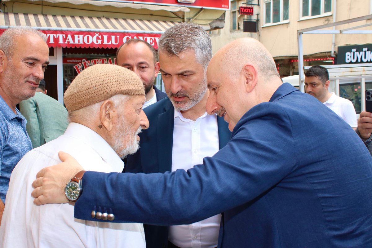 akaraismailoglu's tweet image. Vakfıkebir İlçe Başkanlığımızı ziyaret ederek kıymetli dava arkadaşlarımızla bir araya geldik.
Esnaf ve vatandaşlarımızın teveccühü, teşkilatımızın en büyük başarısıdır.
Rehavete kapılmadan, yorulmadan, mola almadan milletimiz için çalışmaya devam edeceğiz.
📍Trabzon
