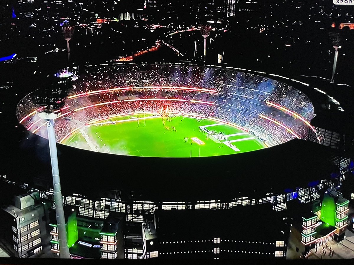 Melbourne_says's tweet image. Melbourne was packed with tourists today, and the G is buzzing with magic tonight.
And yet, some still reckon this is the worst city in the world.
Ten bucks they wish they were here right now. 👏🏼
#LionsTour2025