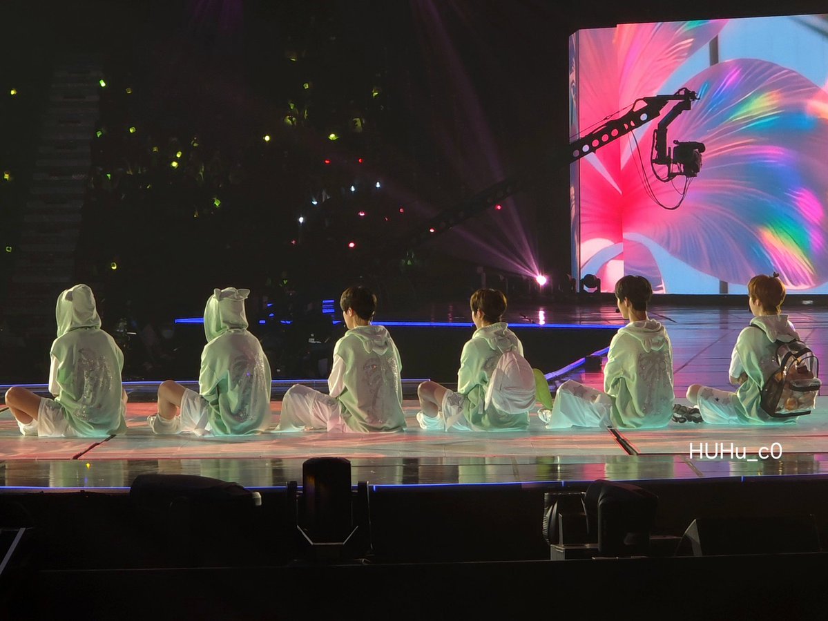 HUHu_c0's tweet image. 이러고 대기하고 있으면 누나들 다 기절하죠 🥹