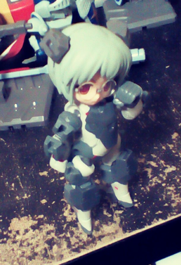 TiTeToro's tweet photo. 一番古い写真は2017年のミレニアちゃん
ボクは結構始まりの頃買ってたんだなぁとしみじみ
今と比べてデフォルメ可動フィグって選択肢少なかったもんなぁ....
最近はお値段と AS GQ LT に移行してて買えてないけど(;^_^A

シリーズが９年続くってのはすごいですね！

#DTA9周年
#デスクトップアーミー https://t.co/nin9qEI8ZP