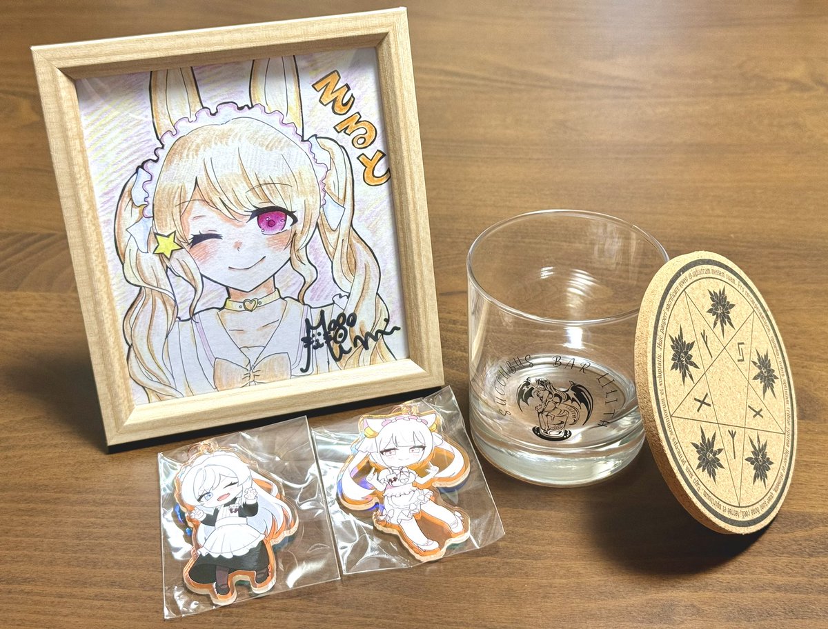srt_7429's tweet image. VketRealに行ってきたよ🤍
孤独と暑すぎて大変だったけど、とっても大事な目的があったからがんばれた！
ミミちゃんやなっこちゃんとお話できたし、エキュセンさんともお話できてよかった😊✨
ミミちゃん、かわいく描いてくれてありがっとぉぉぉ🫶💕

#VketReal #どりーむぷらねっと #サキュバス酒場
