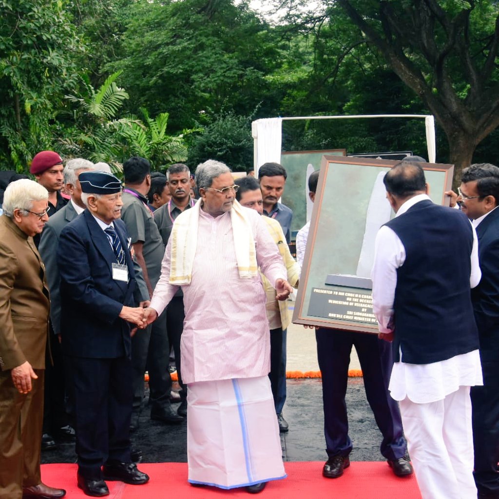 Namma_Bengaluru's tweet photo. On the occasion of the 26th anniversary of the #KargilVijayDiwas the #Veeragallu was launched at the #Nationalmilitarymemorial today. 
The @CMofKarnataka inaugurated the Veeragallu in memory of the bravehearts of the Indian Defence Forces.
@ANI
@PTI
#Army #Navy #Airforce https://t.co/6CUXUP1kEN