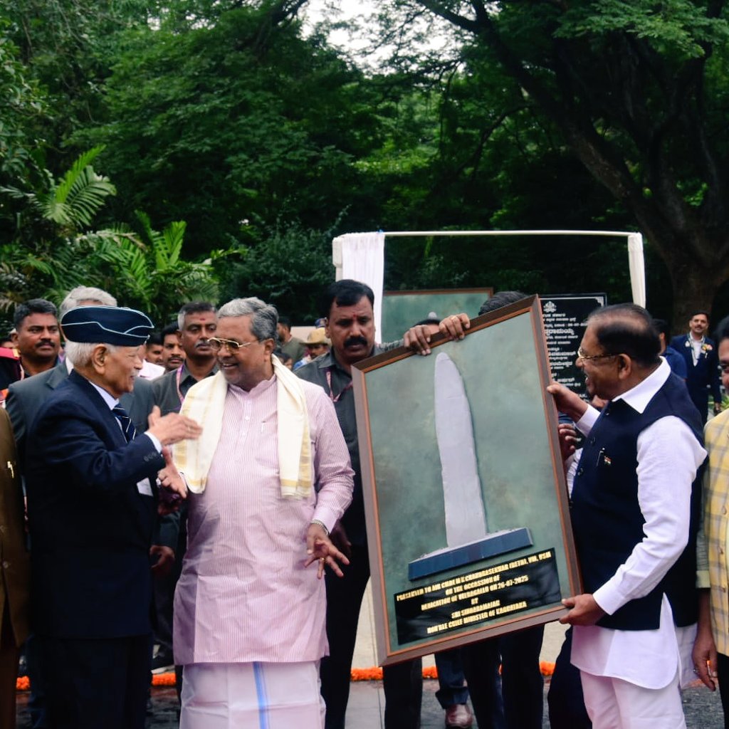 Namma_Bengaluru's tweet photo. On the occasion of the 26th anniversary of the #KargilVijayDiwas the #Veeragallu was launched at the #Nationalmilitarymemorial today. 
The @CMofKarnataka inaugurated the Veeragallu in memory of the bravehearts of the Indian Defence Forces.
@ANI
@PTI
#Army #Navy #Airforce https://t.co/6CUXUP1kEN