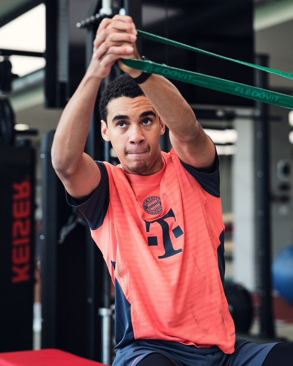 FCBayern's tweet image. Jamal #Musiala gibt Gas in der Reha! 🏋️
So arbeitet @JamalMusiala an seinem 𝐂𝐨𝐦𝐞𝐛𝐚𝐜𝐤: fcbayern.com/KxgZA 💪
#FCBayern #MiaSanMia