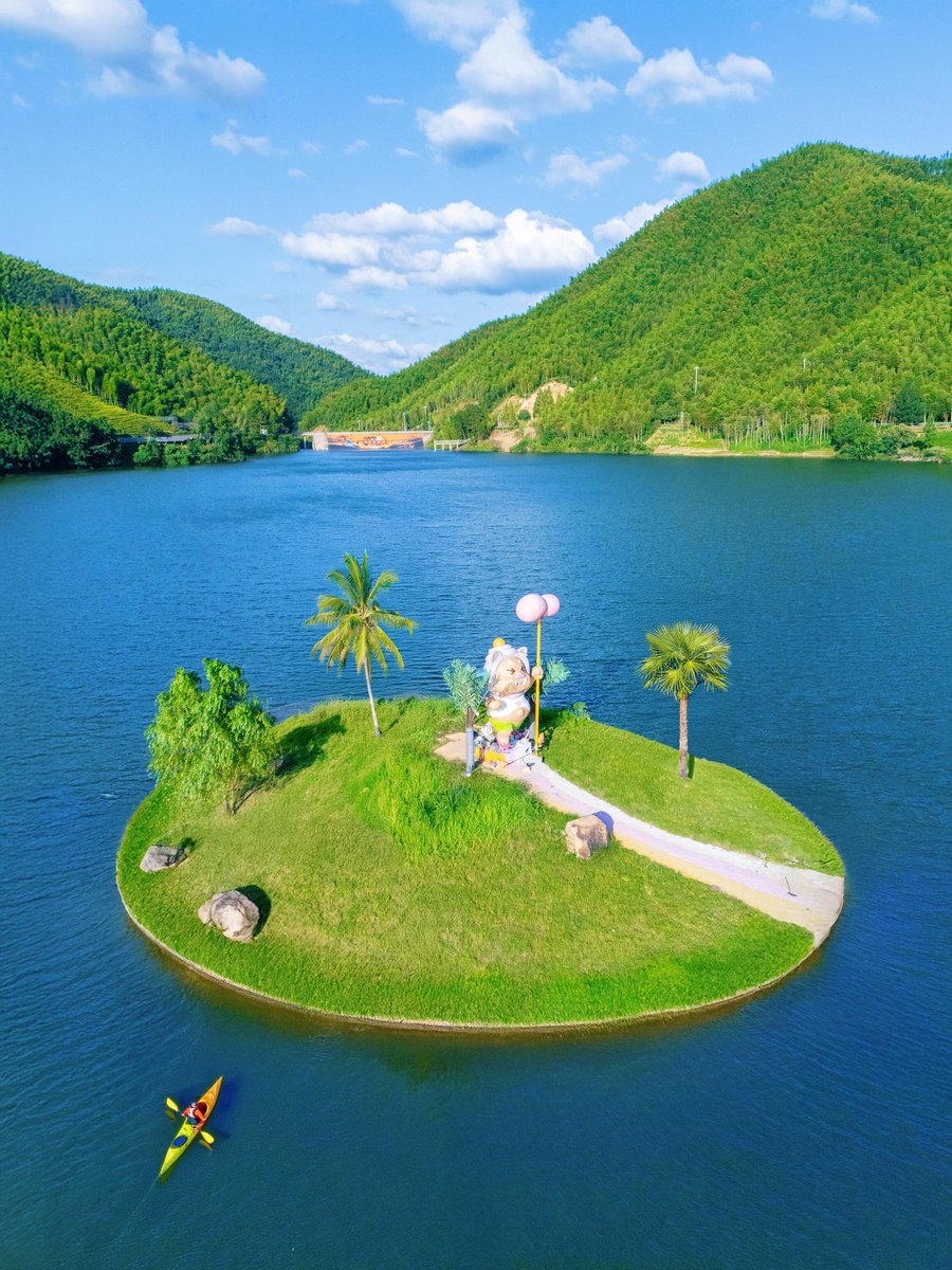 Sunny days by the lake.
📍Anji