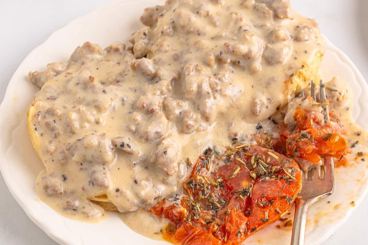 williamlstuart's tweet image. This is a great way to start the day! Sausage Gravy with Biscuits and Tomatoes. A warm and hearty breakfast that will get you going and hold you until lunch! @Lanas_Cooking buff.ly/LswAuwA
#Foodies #breakfast #comfortfood