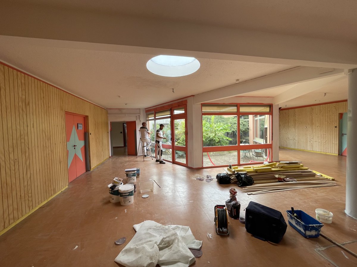 MA_Jamet's tweet image. Les travaux pour rendre le hall de l’école maternelle des Dominos @valdereuil_info plus accueillant pour les petits (et les grands) plus moderne pour les parents plus fonctionnel pour les enseignants et agents dureront tout l’été. À la rentrée !