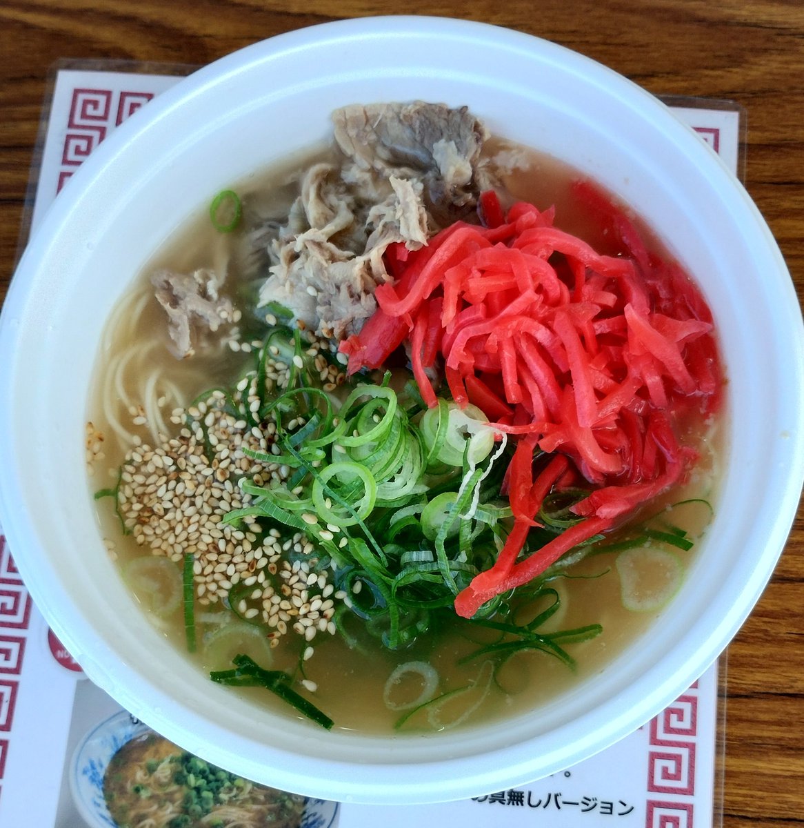 mzkatz1413's tweet image. 日本平夜市。
元祖◯濱屋さん。ポールゲットです。
基本のマルハマラーメン。
麺はかためで。
あっさりした豚骨スープ。
紅生姜が好きなんだよね。
熱中症対策。塩分補給です。
新作の赤いマルハマもありました。