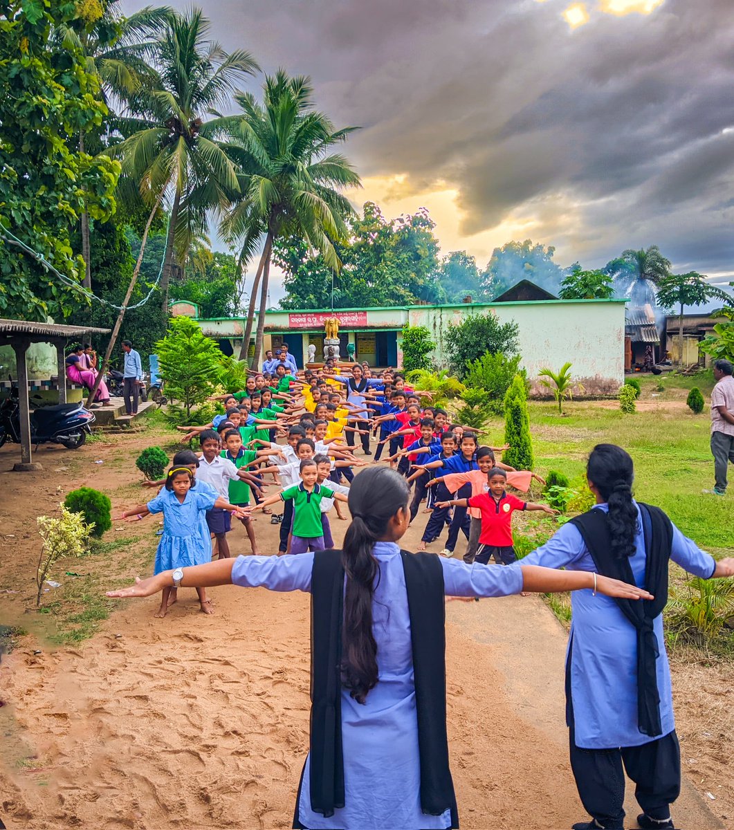 AngulDiet's tweet image. 🎯 Internship for prospective teachers at DIET Angul is in full swing!
🌟 Innovative classroom transactions &amp;amp; creative TLMs are stealing the spotlight.
🧘‍♂️ The day began with energizing yoga &amp;amp; drill – a beautiful start!
#DIETAngul #TeacherTraining #InnovativeLearning