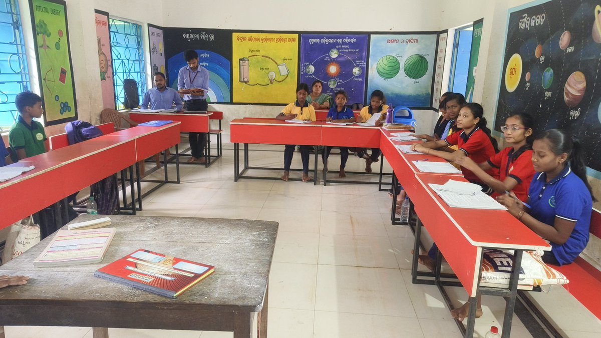AngulDiet's tweet image. 🎯 Internship for prospective teachers at DIET Angul is in full swing!
🌟 Innovative classroom transactions &amp;amp; creative TLMs are stealing the spotlight.
🧘‍♂️ The day began with energizing yoga &amp;amp; drill – a beautiful start!
#DIETAngul #TeacherTraining #InnovativeLearning