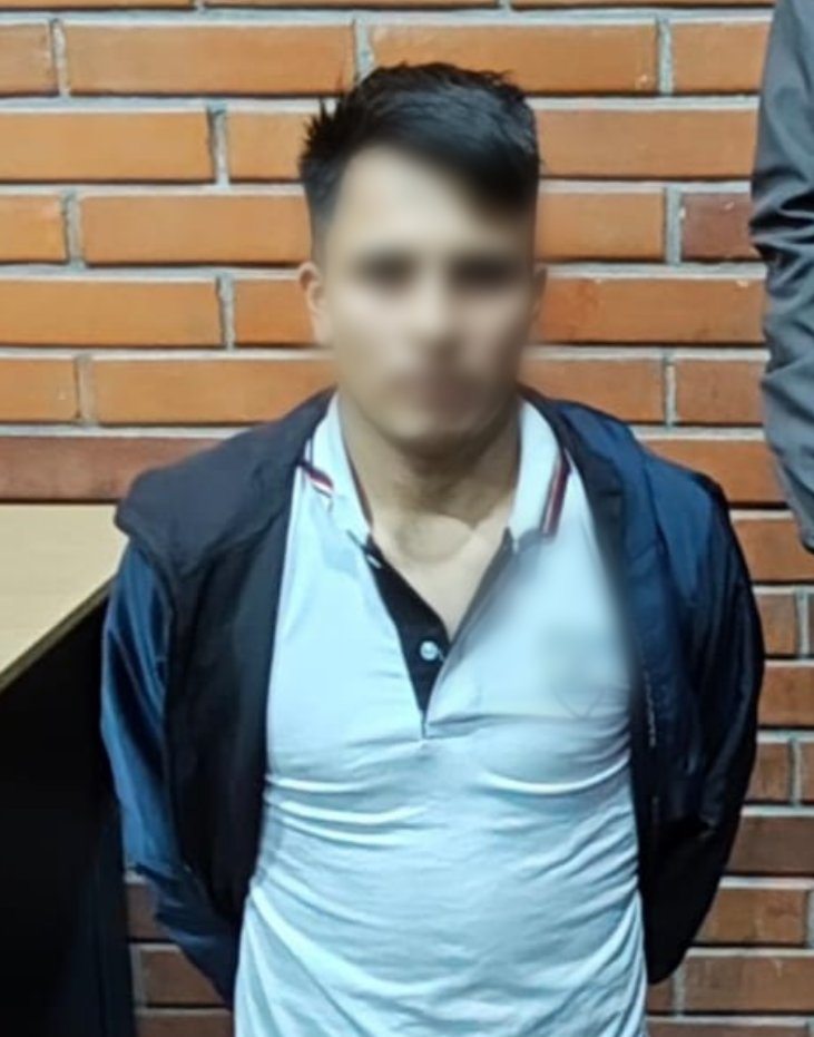 PoliciaEcuador's tweet image. CAPTURADO IMPLICADO EN VIOLACIÓN
Acciones operativas ejecutadas en #MoronaSantiago permitieron la detención de un individuo requerido por la justicia al estar implicado en el delito de violacion. Además, en #Azuay, fue aprehendida una persona en delito flagrante por el porte…