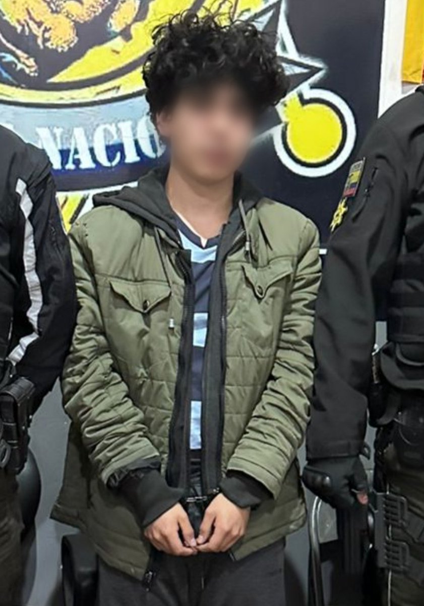 PoliciaEcuador's tweet image. CAPTURADO IMPLICADO EN VIOLACIÓN
Acciones operativas ejecutadas en #MoronaSantiago permitieron la detención de un individuo requerido por la justicia al estar implicado en el delito de violacion. Además, en #Azuay, fue aprehendida una persona en delito flagrante por el porte…