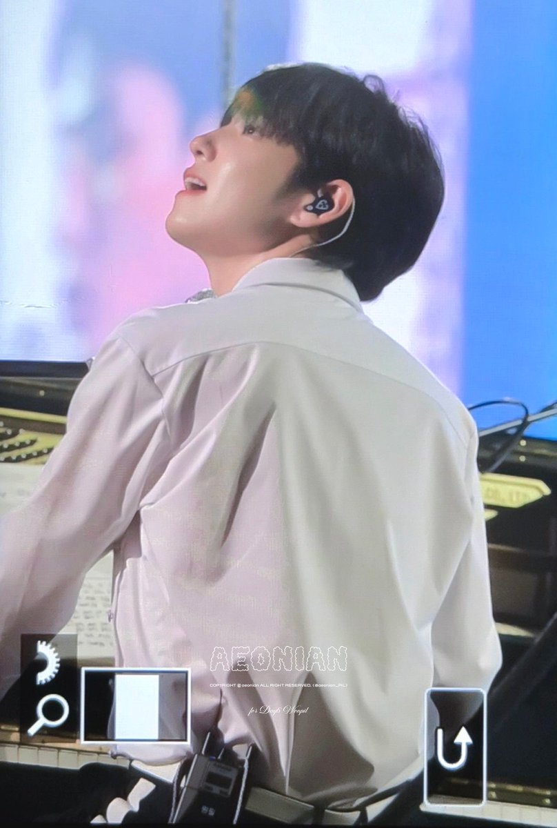 aeonian_PIL's tweet image. 250726 Pier10 #μν #WONPIL #λ°μ΄μμ€ #DAY6 preview
