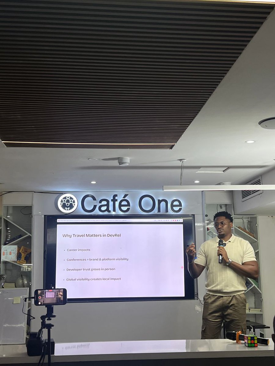 thedevrelcamp's tweet image. We're LIVE!
First up, @codejagaban is sharing essential tips for seamless travel from Africa.