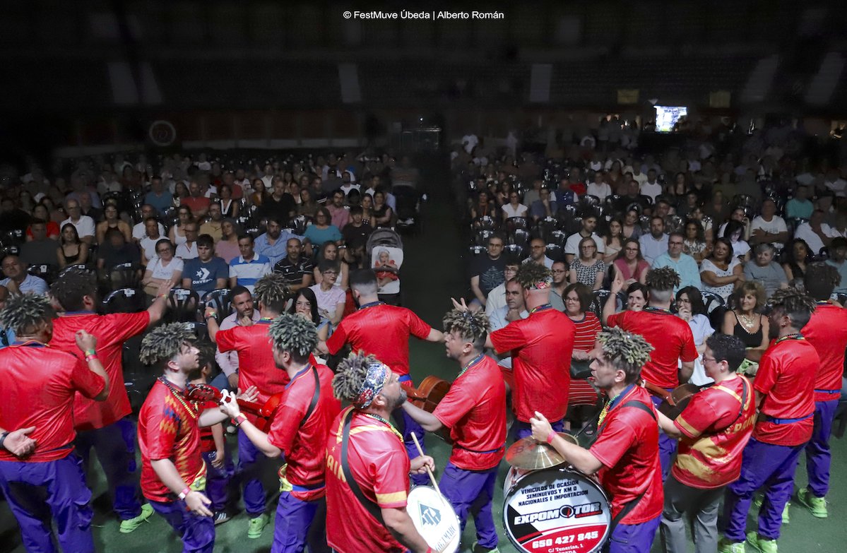 FestMUVE (@festmuve) on Twitter photo EN DIRECTO | Extraordinaria velada de Carnaval la vivida ayer en Festmuve. ‘Una chirigota amena’ de Joaquín Quero (Úbeda).
📸 Fotos: <a href="/tiopetos/">Alberto Román</a>
🔴 INFORMACIÓN Y ENTRADAS:
🎟️ festmuve.com
#ÚbedaEsMúsica
#ÚbedaEsCultura
#festmuve2025 EN DIRECTO | Extraordinaria velada de Carnaval la vivida ayer en Festmuve. ‘Una chirigota amena’ de Joaquín Quero (Úbeda).
📸 Fotos: <a href="/tiopetos/">Alberto Román</a>
🔴 INFORMACIÓN Y ENTRADAS:
🎟️ festmuve.com
#ÚbedaEsMúsica
#ÚbedaEsCultura
#festmuve2025