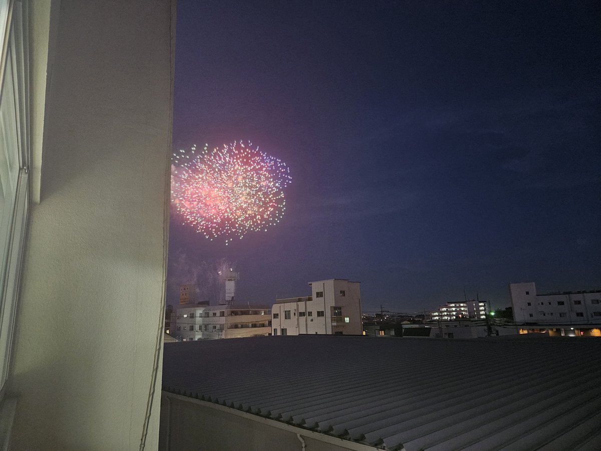 WILLPROCEED's tweet photo. 越谷市は今日が花火大会🎆
無事晴れてますよ😄

今年も事務所から参加です🎇

#越谷市
#花火大会 https://t.co/LNd2l6xZpg