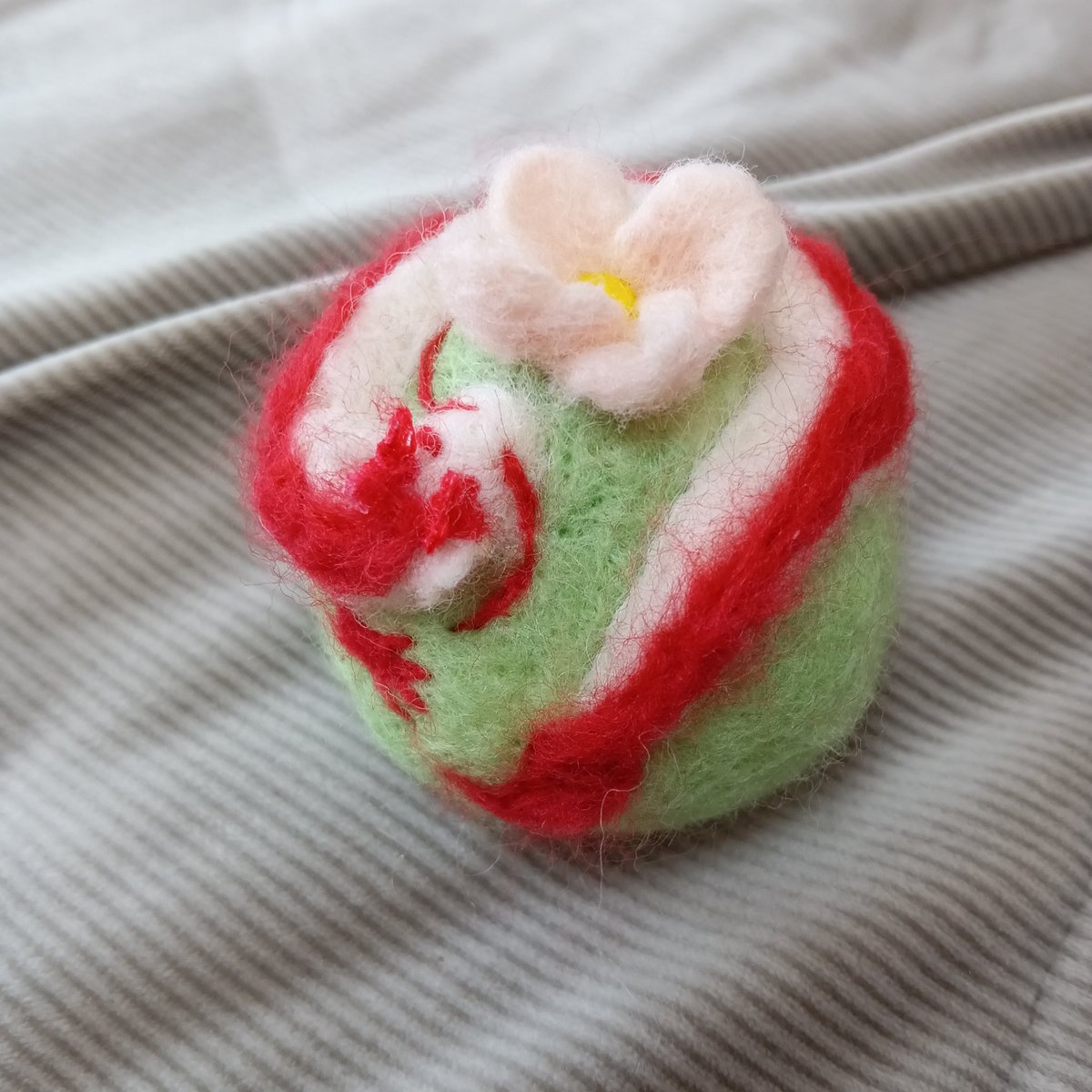 yanyangold's tweet image. おはやんするのわすれた😂
今日は就労移行のご褒美グルメでファミレスへ
たらことエビとアボカドのパスタと桃のかき氷🍧
どっちも美味しかった〜🥰👍✨✨
本日の羊毛フェルト
龍の翡翠まん
過去作
お花がポイント🌹
#羊毛フェルト
#カリフェス2025
