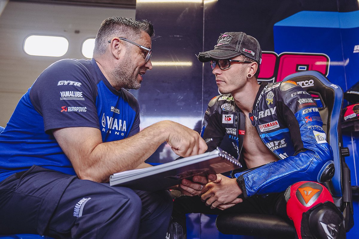 racewaysyamaha's tweet image. All smiles after that one - @OfficialBSB Pole Position no.5 of the season for @BradRayRacing! 👏
#RacewaysYamaha
#YamahaRacing #RevsYourHeart #WeR1