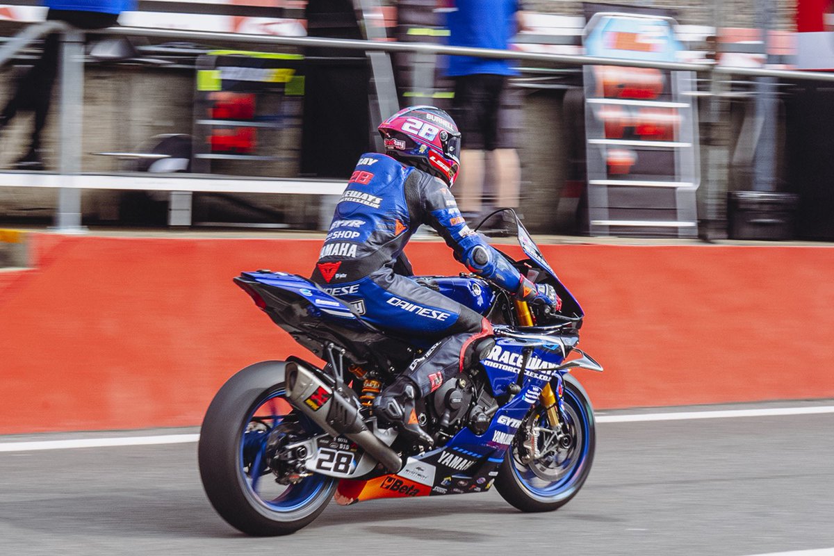 racewaysyamaha's tweet image. All smiles after that one - @OfficialBSB Pole Position no.5 of the season for @BradRayRacing! 👏
#RacewaysYamaha
#YamahaRacing #RevsYourHeart #WeR1