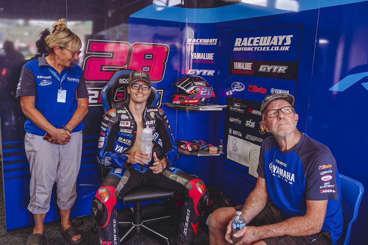 racewaysyamaha's tweet image. All smiles after that one - @OfficialBSB Pole Position no.5 of the season for @BradRayRacing! 👏
#RacewaysYamaha
#YamahaRacing #RevsYourHeart #WeR1