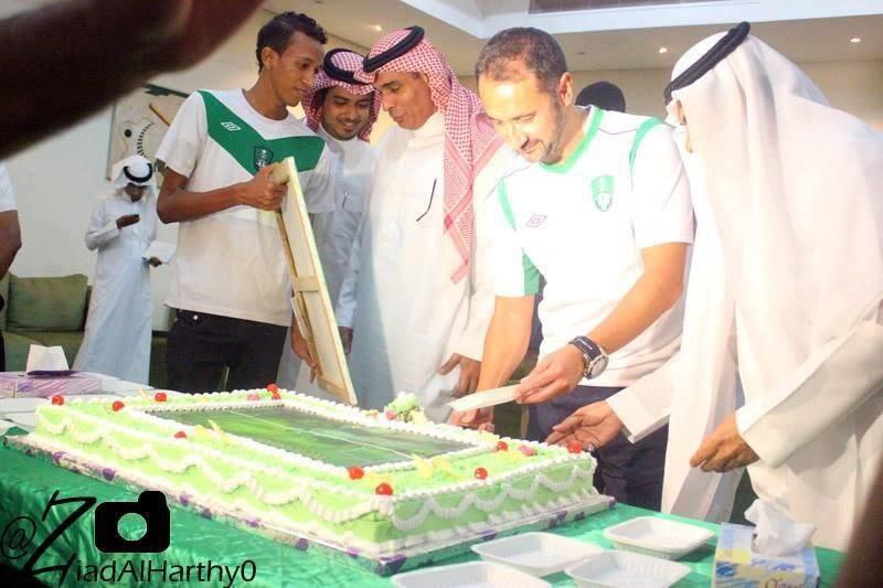 vitorizm's tweet photo. 2013🔙

Al-Ahli'ye geliş hediyesi 🎁🎨

Mutlu yıllar Vitor Pereira 🥳 https://t.co/xvF8xJo9aB