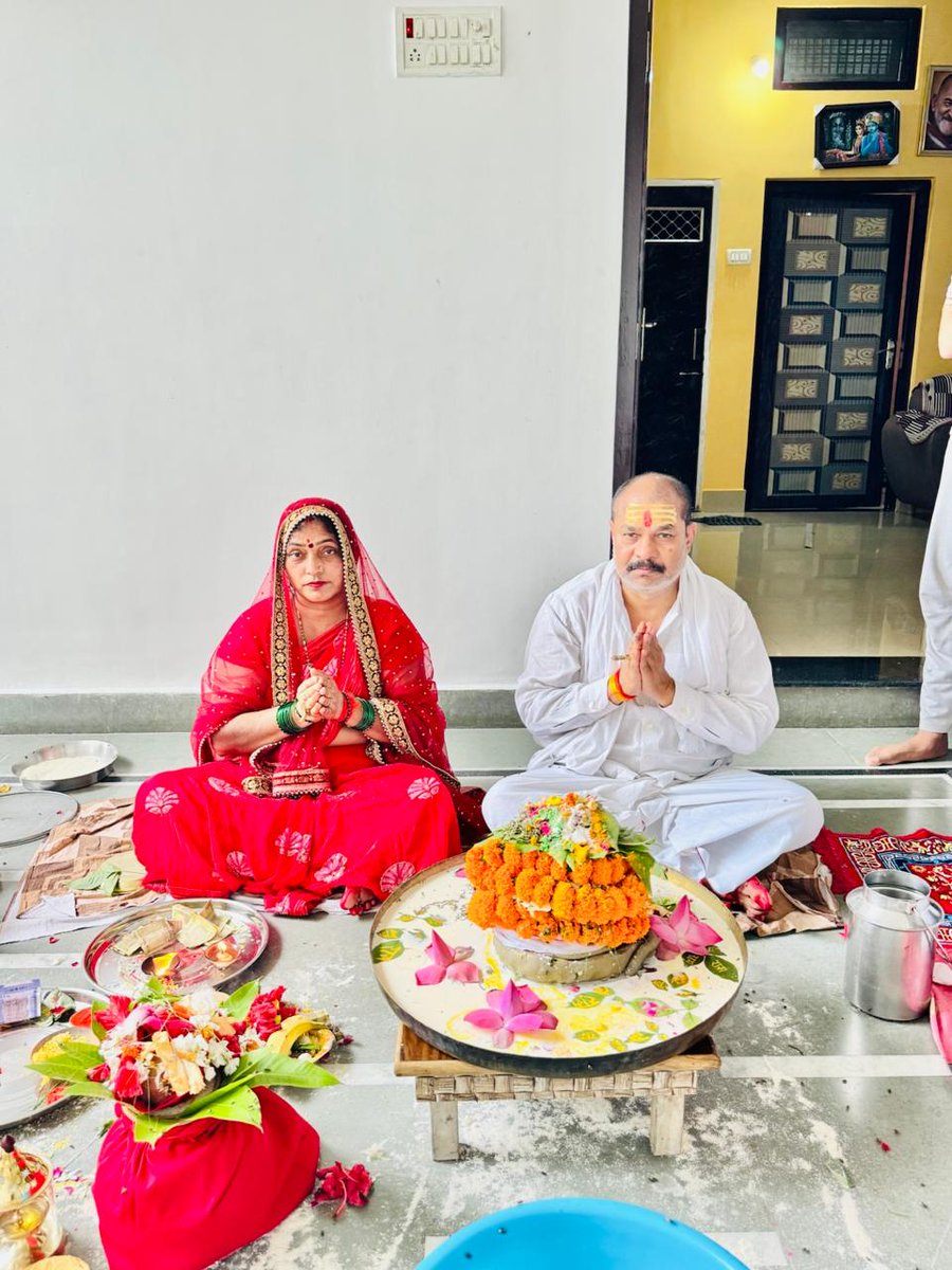 UmeshAmh's tweet image. आज मेरे निवास पर पवित्र श्रावण मास में परमपिता महादेव और माता पार्वती जी की कृपा से रुद्राभिषेक सम्पन्न हुआ 🚩🙏
#ॐ_शिवाय_नमस्तुभ्यं
#हर_हर_महादेव