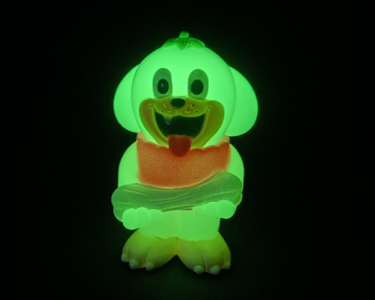 rayflo_pop's tweet image. 今回のVAGガチャ43弾はこの2つを回してきました！
かえちゃん黒×水色めちゃめちゃ好み☺
ULURUは回すはずじゃなかったんだけど実物思った以上に顔がキ マりすぎてて(褒め言葉)回してしまいましたw
蓄光はホント嬉しいんだけどホラーすぎて笑うｶﾜｲｲ(´^ω^｀)ﾌﾞﾌｫwww
#VAG
 #Uluru
#かえちゃん