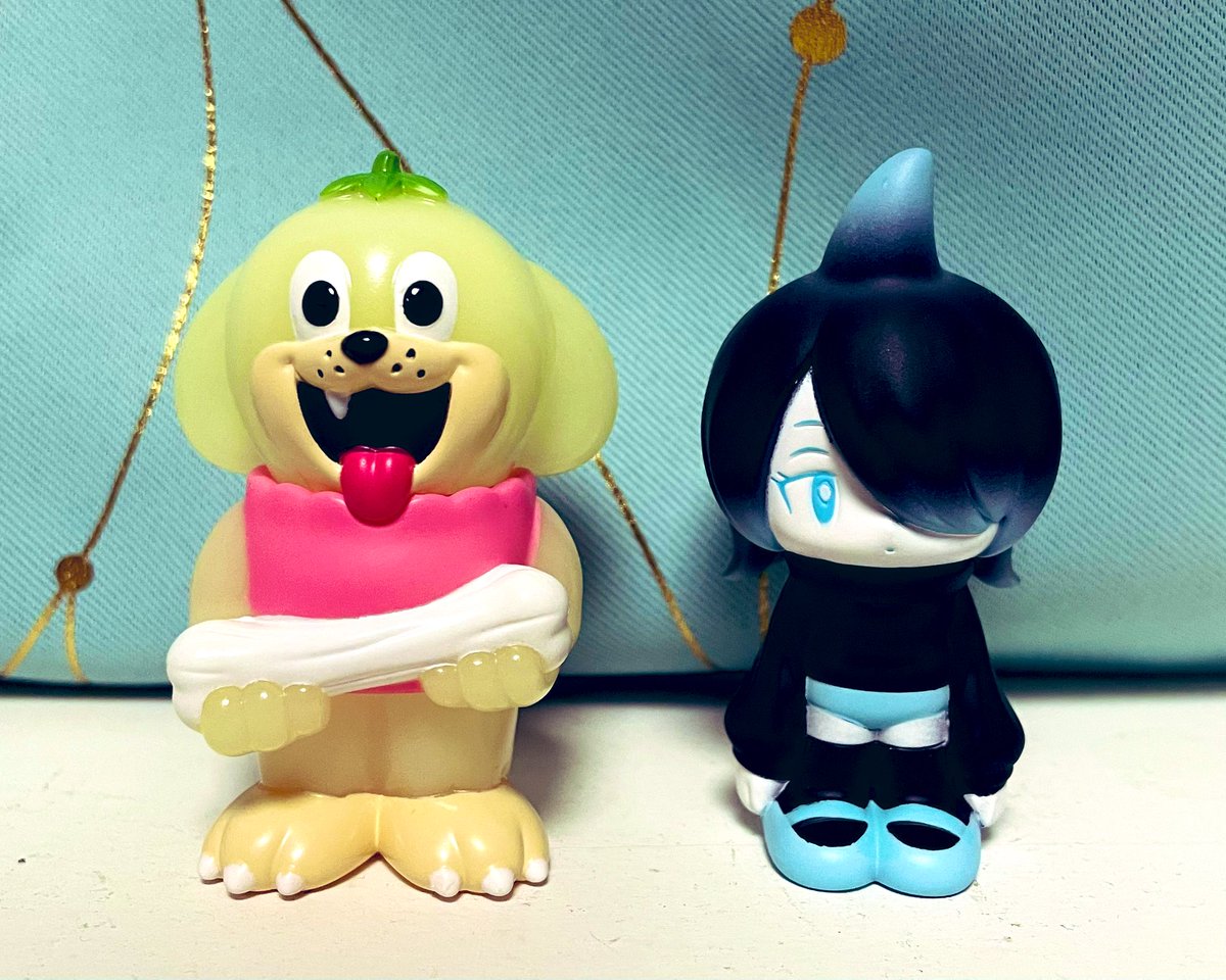 rayflo_pop's tweet image. 今回のVAGガチャ43弾はこの2つを回してきました！
かえちゃん黒×水色めちゃめちゃ好み☺
ULURUは回すはずじゃなかったんだけど実物思った以上に顔がキ マりすぎてて(褒め言葉)回してしまいましたw
蓄光はホント嬉しいんだけどホラーすぎて笑うｶﾜｲｲ(´^ω^｀)ﾌﾞﾌｫwww
#VAG
 #Uluru
#かえちゃん