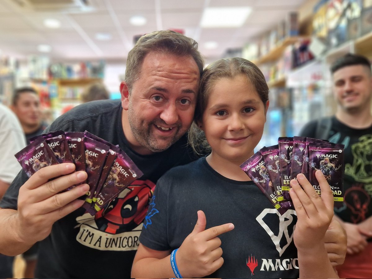 Ayer gané la mejor presentación de mi vida jugando a Magic.

Jamás me imaginaria llegar a la final de un torneo de Magic ¡con mi hijo 🤩🥰! 

Erik ¡eres un crack con una vida de éxitos jugones por delante!

Me muero de amor ❤️❤️❤️