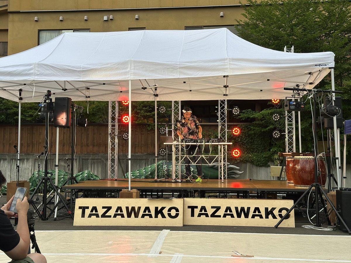 tazawako's tweet image. 【溝口真矢(starRo)】
グラミー賞ノミネート経験もあり、
仙北市地域おこし協力隊でもある溝口真矢(starRo)さん ✨️

たざわ湖・龍神まつりのために作成した楽曲の披露も♬
#423m
#仙北市
#田沢湖
#たざわ湖龍神まつり