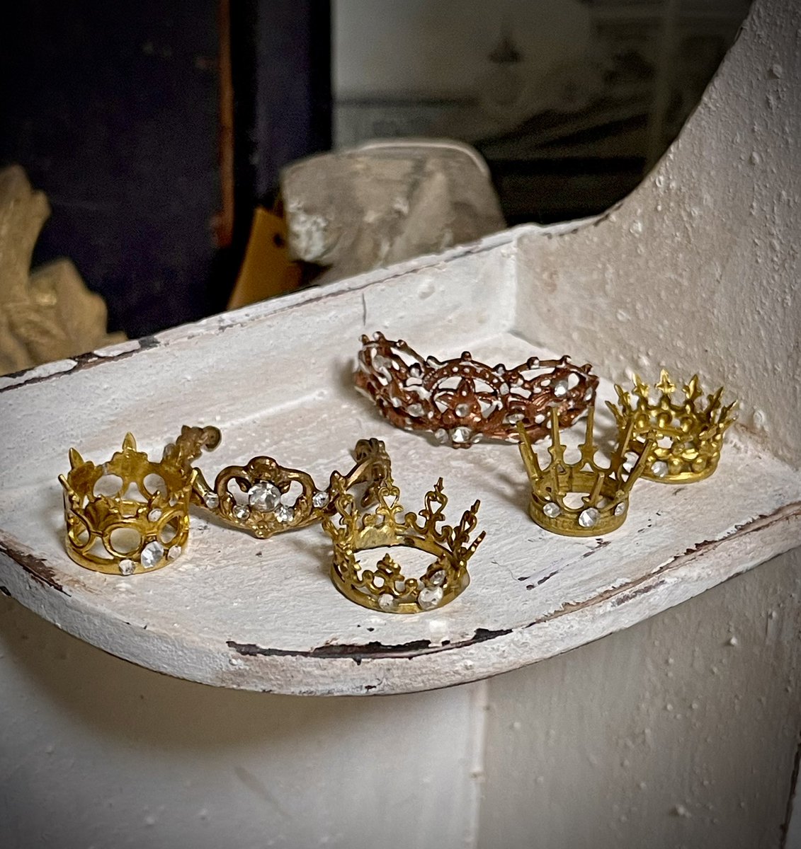 komadoritamago's tweet image. アイドールの販売品です
SD DD サイズのティアラ2種
幼SDや子犬わたあめちゃんサイズと1/6サイズのカチューシャ
各種ミニミニクラウンやティアラ
などです
よろしくお願いします。

robinegg.blog68.fc2.com/blog-entry-130…