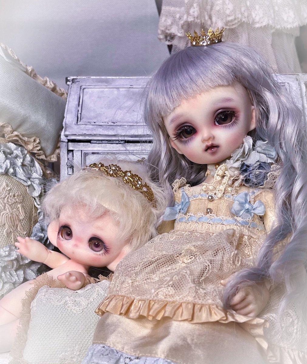 komadoritamago's tweet image. アイドールの販売品です
SD DD サイズのティアラ2種
幼SDや子犬わたあめちゃんサイズと1/6サイズのカチューシャ
各種ミニミニクラウンやティアラ
などです
よろしくお願いします。

robinegg.blog68.fc2.com/blog-entry-130…