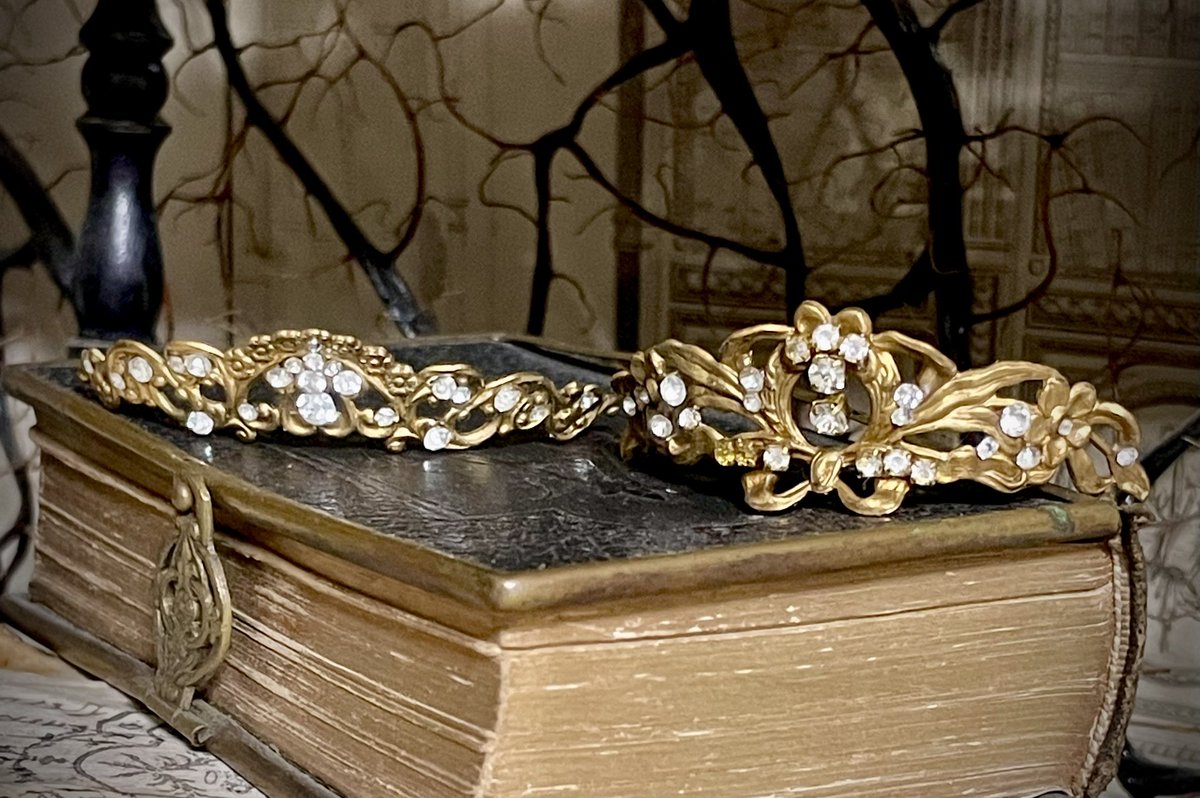 komadoritamago's tweet image. アイドールの販売品です
SD DD サイズのティアラ2種
幼SDや子犬わたあめちゃんサイズと1/6サイズのカチューシャ
各種ミニミニクラウンやティアラ
などです
よろしくお願いします。

robinegg.blog68.fc2.com/blog-entry-130…