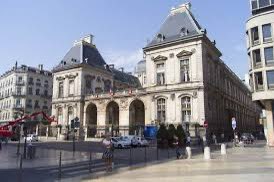 MartinGenier's tweet image. Parcourant les villes de France 🇫🇷 (récemment Strasbourg, Bordeaux, Lyon) je me demandais si aux municipales 2026, nous assisterons à une sorte de «trumpisme municipal »ou si, au contraire, les maires de gauche ou écologistes seront réélus grâce aux électeurs bobo satisfaits