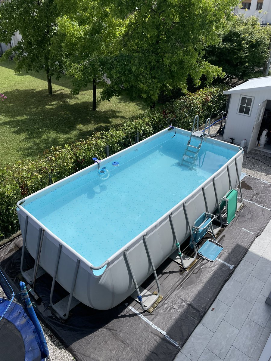 La manutenzione di stamani:
💦 lavate sfere filtro e rimontata pompa;
💦 aspirato fondo piscina con pompa in scarico;
💦 fatto trattamento mantenimento antialghe;
💦 ripristino acqua scaricata;
💦 test valori.

Pomeriggio bagno 🏖️🩳🏊‍♂️