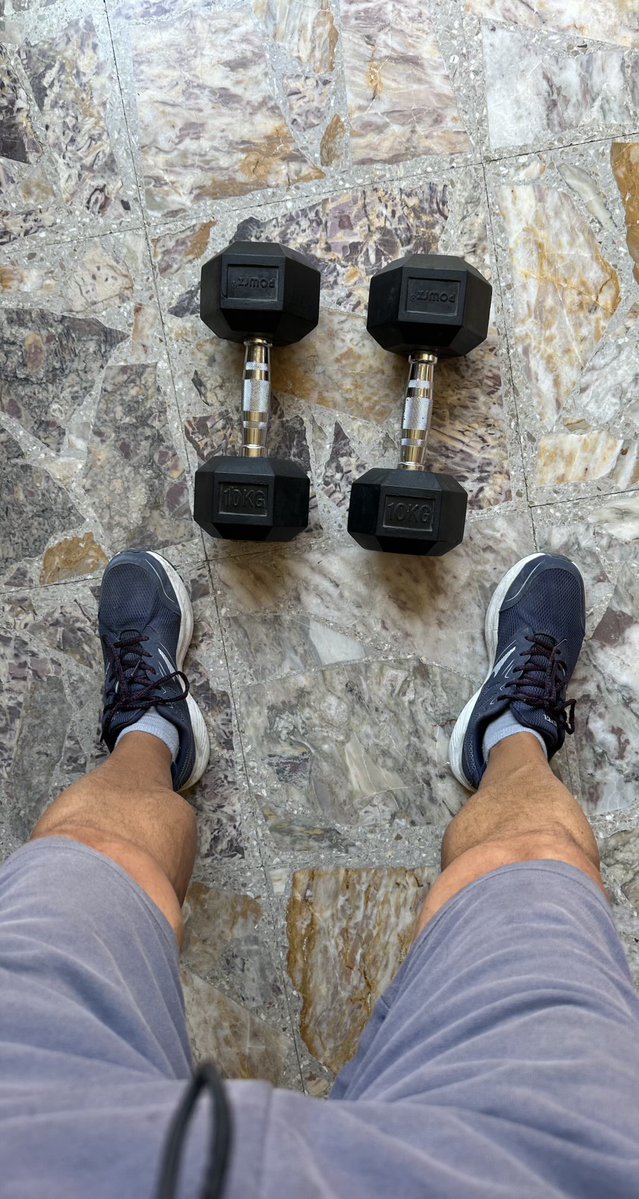 TonoSVJ's tweet image. Qué bueno es el rato de entrenamiento de fuerza en casa… sin prisa 😎🏋️♂️
¿Sabéis lo que voy a hacer después?